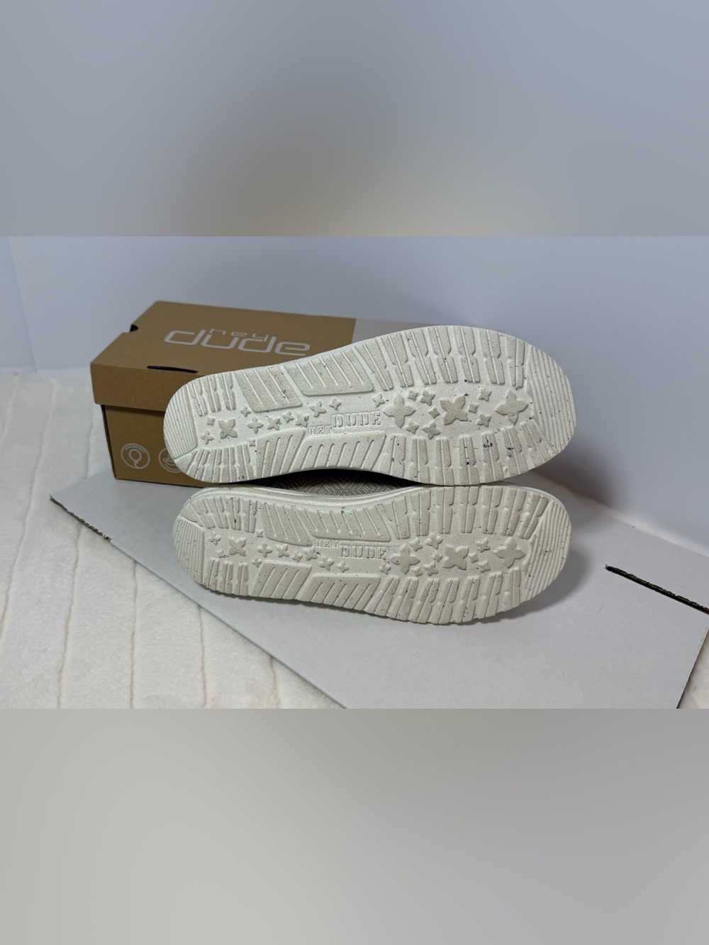 New size 8 -Hey Dude Ladies Wendy’s- Tan Linen-Texture Casual Slip-On Loafers - Picture 3 of 10